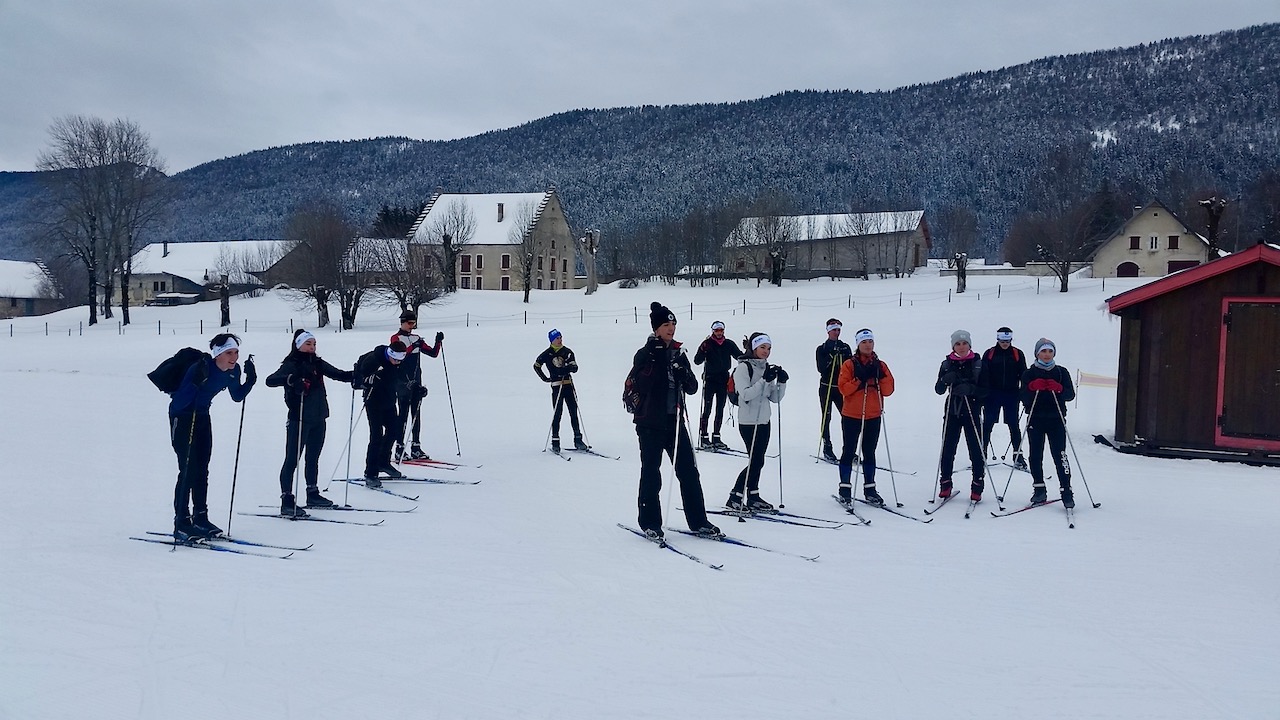 les élèves de l'AS plein air du lycée à Autrans ( ski de fond )